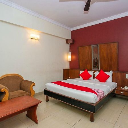 Hotel Oyo 18762 Vaishnavi Residency à Bangalore Extérieur photo