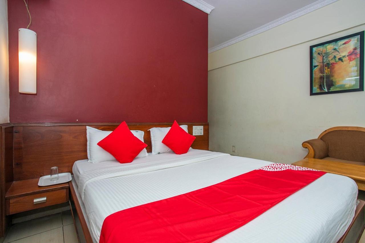 Hotel Oyo 18762 Vaishnavi Residency à Bangalore Extérieur photo
