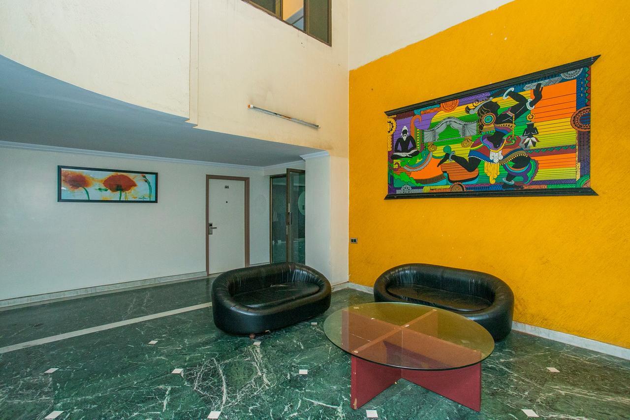 Hotel Oyo 18762 Vaishnavi Residency à Bangalore Extérieur photo