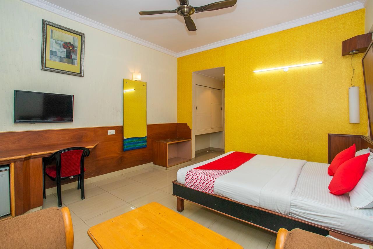 Hotel Oyo 18762 Vaishnavi Residency à Bangalore Extérieur photo