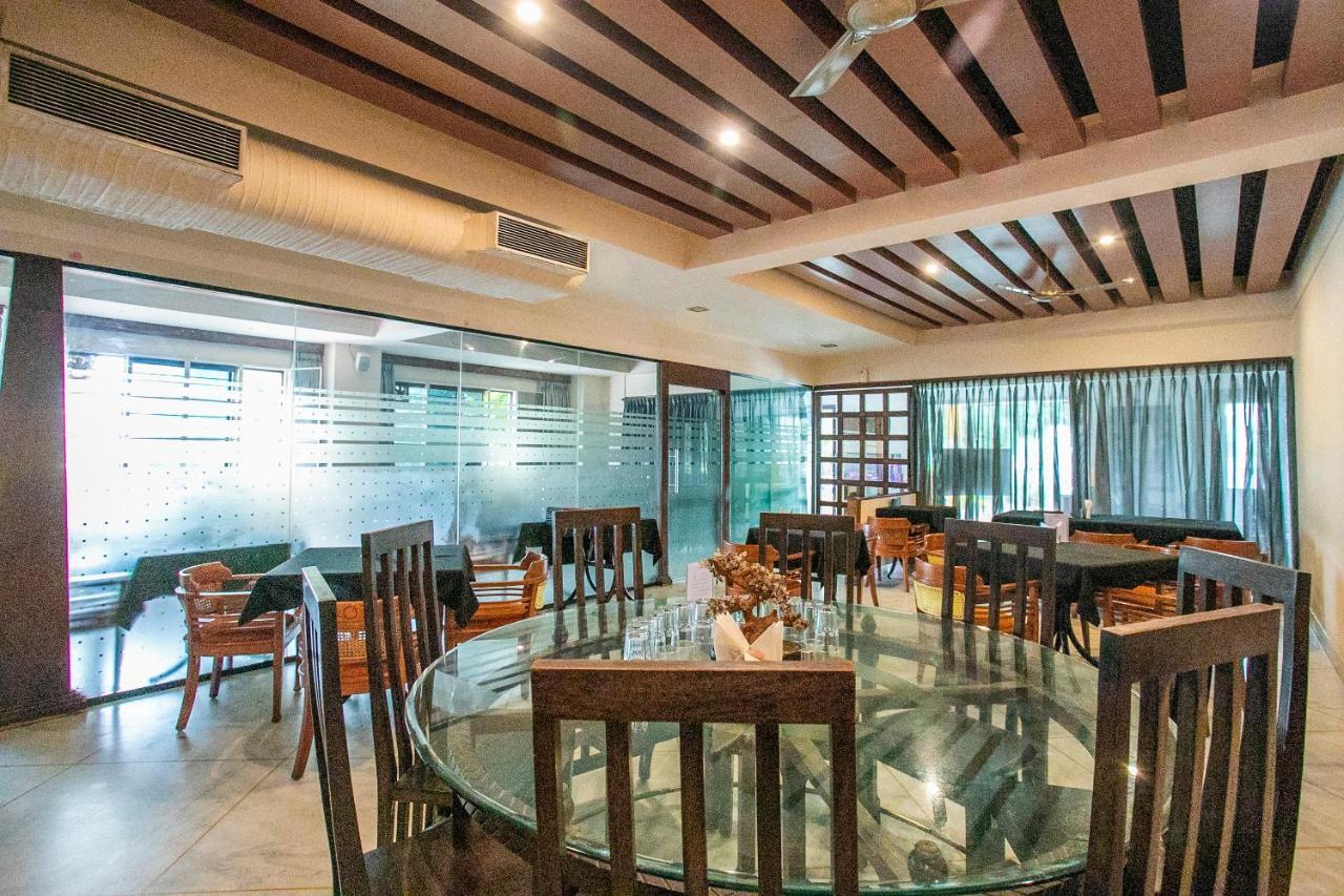 Hotel Oyo 18762 Vaishnavi Residency à Bangalore Extérieur photo
