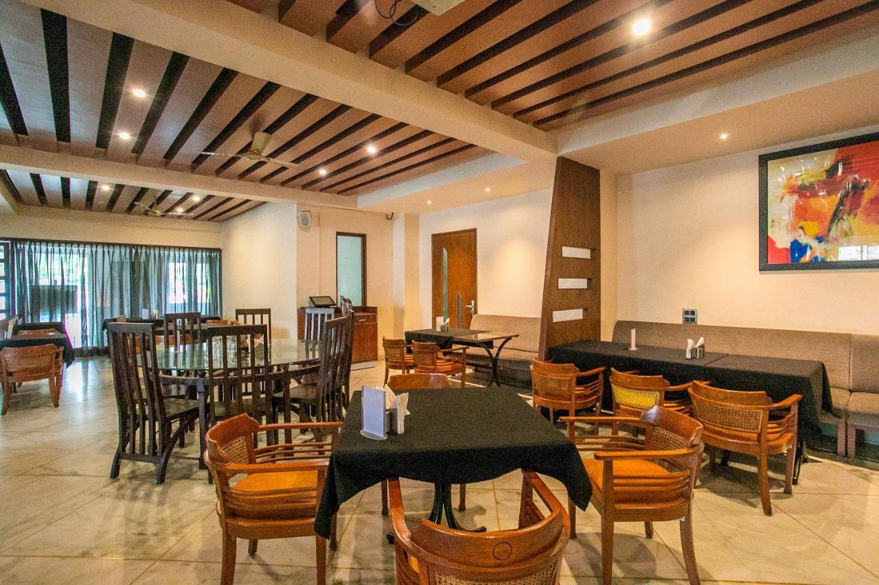 Hotel Oyo 18762 Vaishnavi Residency à Bangalore Extérieur photo