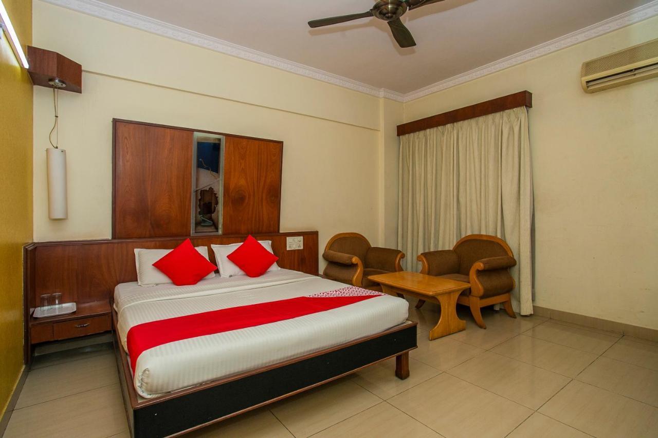 Hotel Oyo 18762 Vaishnavi Residency à Bangalore Extérieur photo