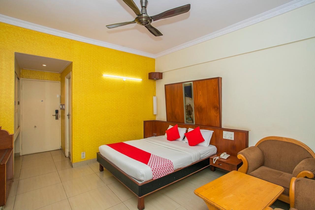 Hotel Oyo 18762 Vaishnavi Residency à Bangalore Extérieur photo