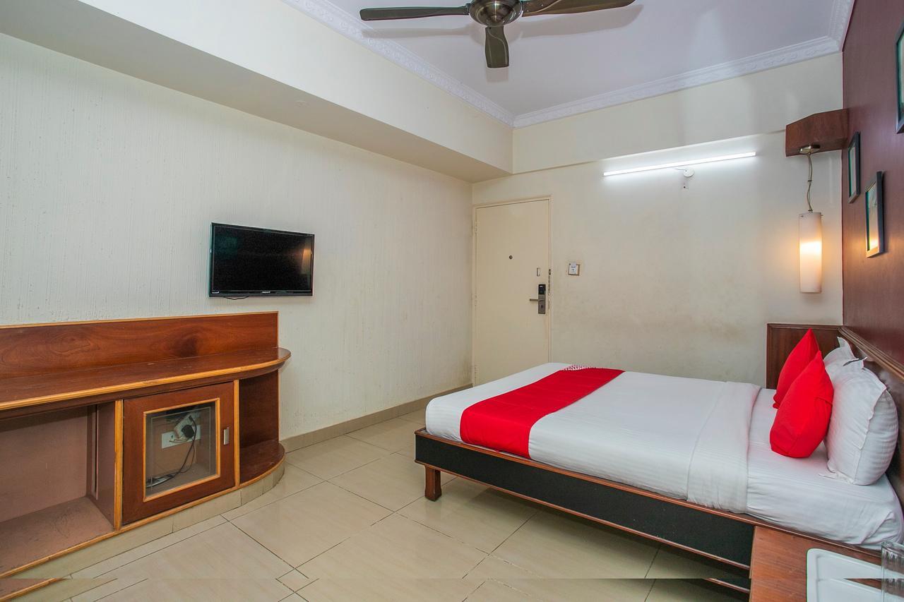 Hotel Oyo 18762 Vaishnavi Residency à Bangalore Extérieur photo