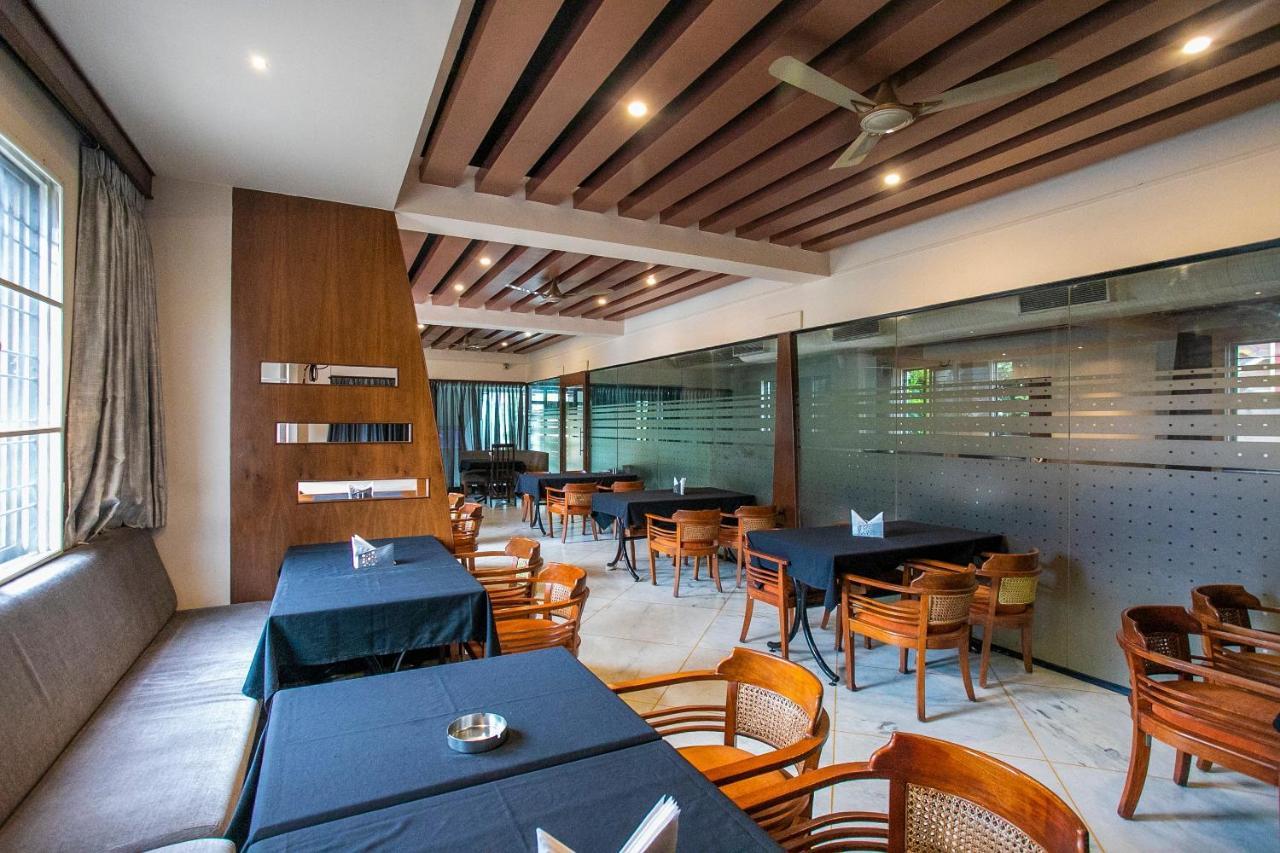 Hotel Oyo 18762 Vaishnavi Residency à Bangalore Extérieur photo