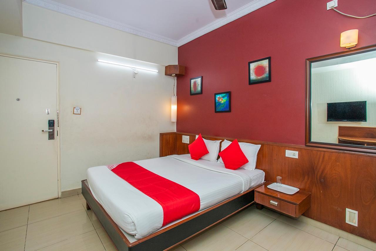 Hotel Oyo 18762 Vaishnavi Residency à Bangalore Extérieur photo