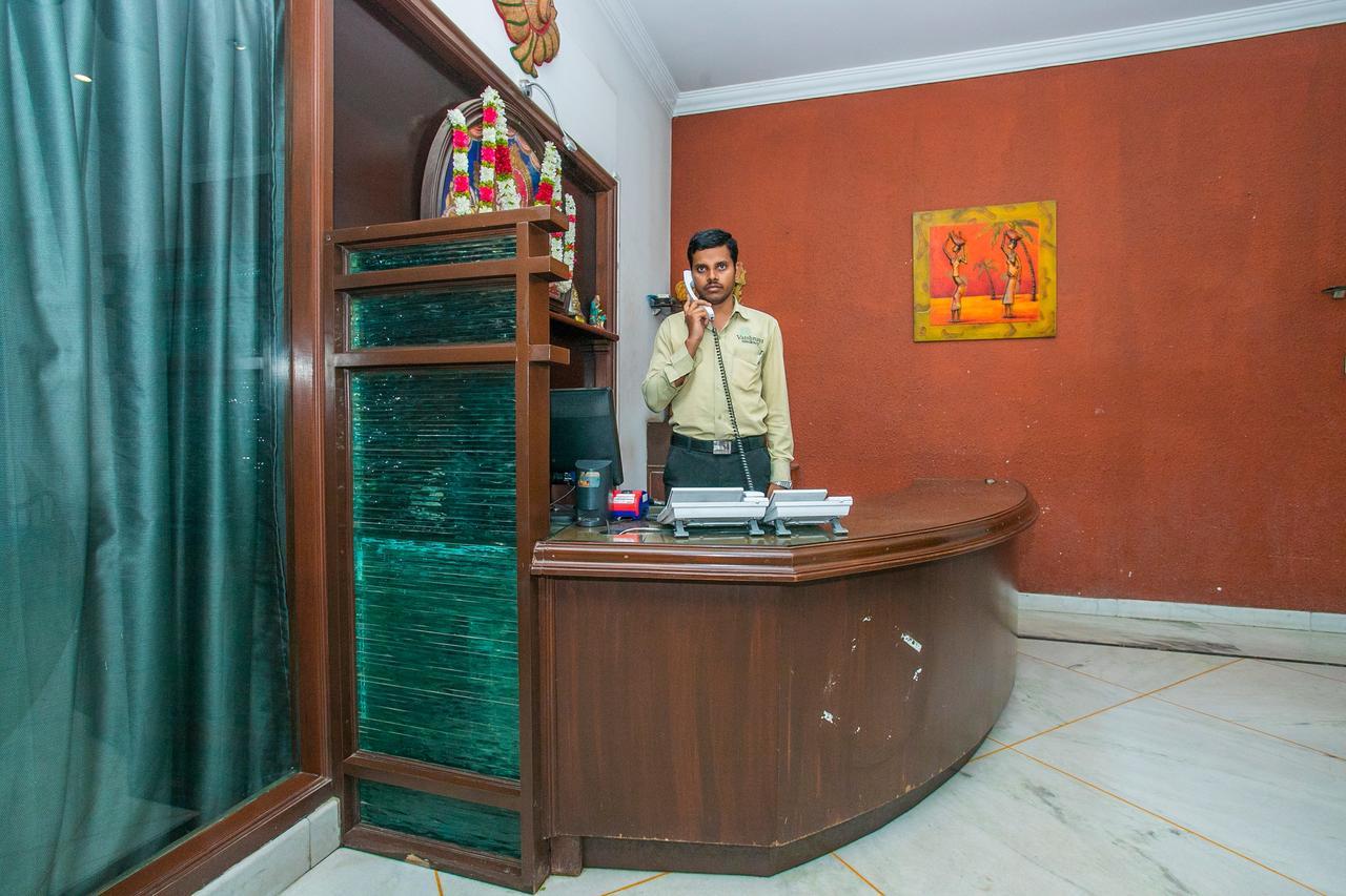 Hotel Oyo 18762 Vaishnavi Residency à Bangalore Extérieur photo