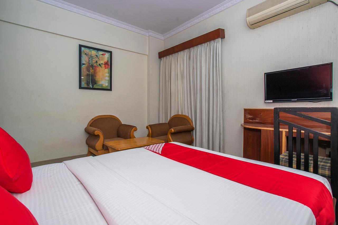 Hotel Oyo 18762 Vaishnavi Residency à Bangalore Extérieur photo