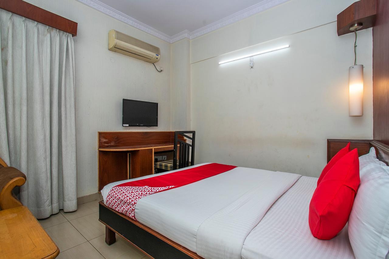 Hotel Oyo 18762 Vaishnavi Residency à Bangalore Extérieur photo