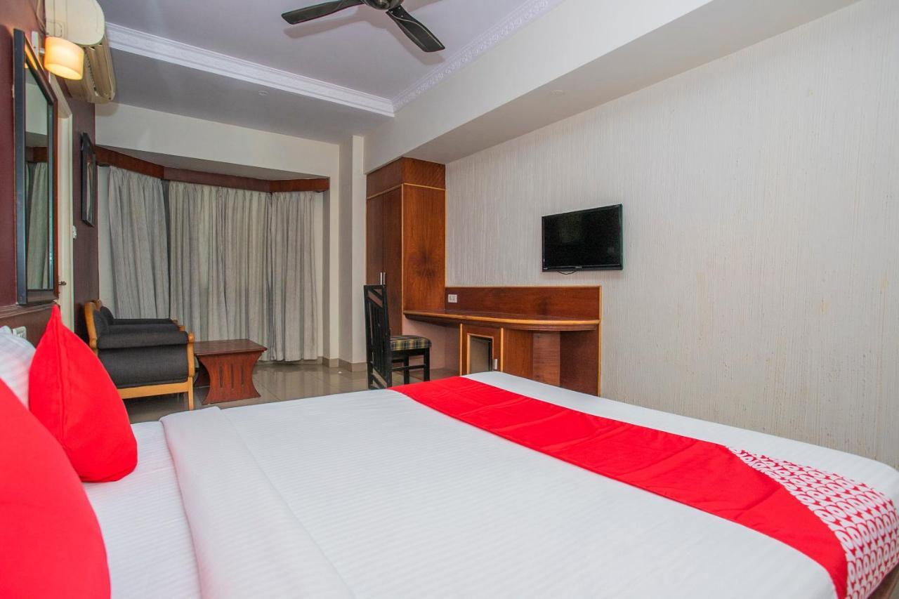 Hotel Oyo 18762 Vaishnavi Residency à Bangalore Extérieur photo