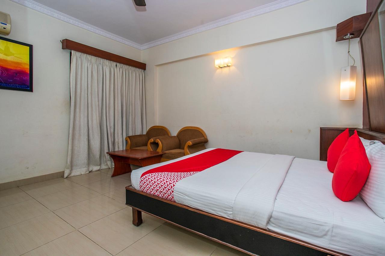 Hotel Oyo 18762 Vaishnavi Residency à Bangalore Extérieur photo