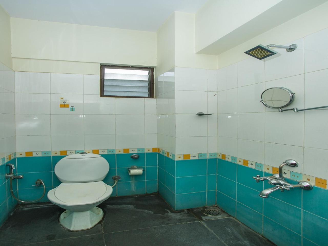 Hotel Oyo 18762 Vaishnavi Residency à Bangalore Extérieur photo