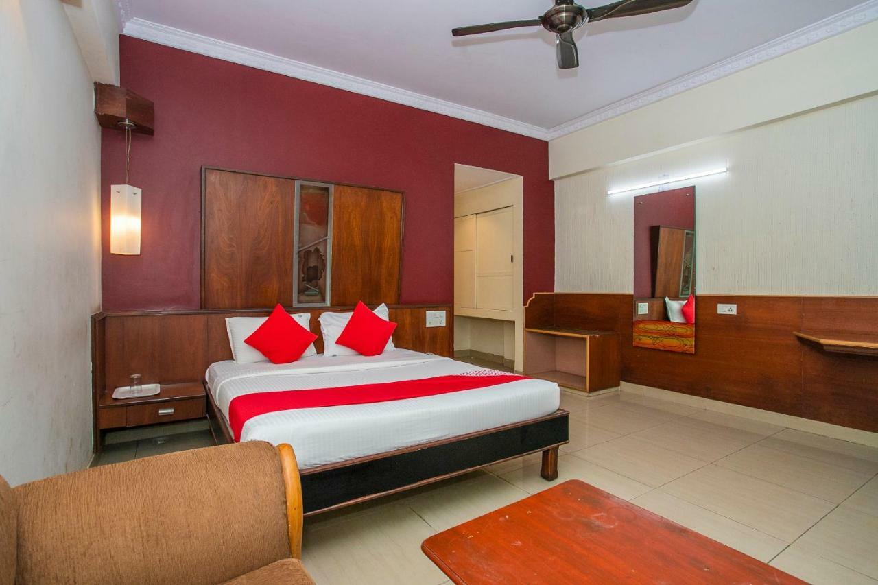 Hotel Oyo 18762 Vaishnavi Residency à Bangalore Extérieur photo